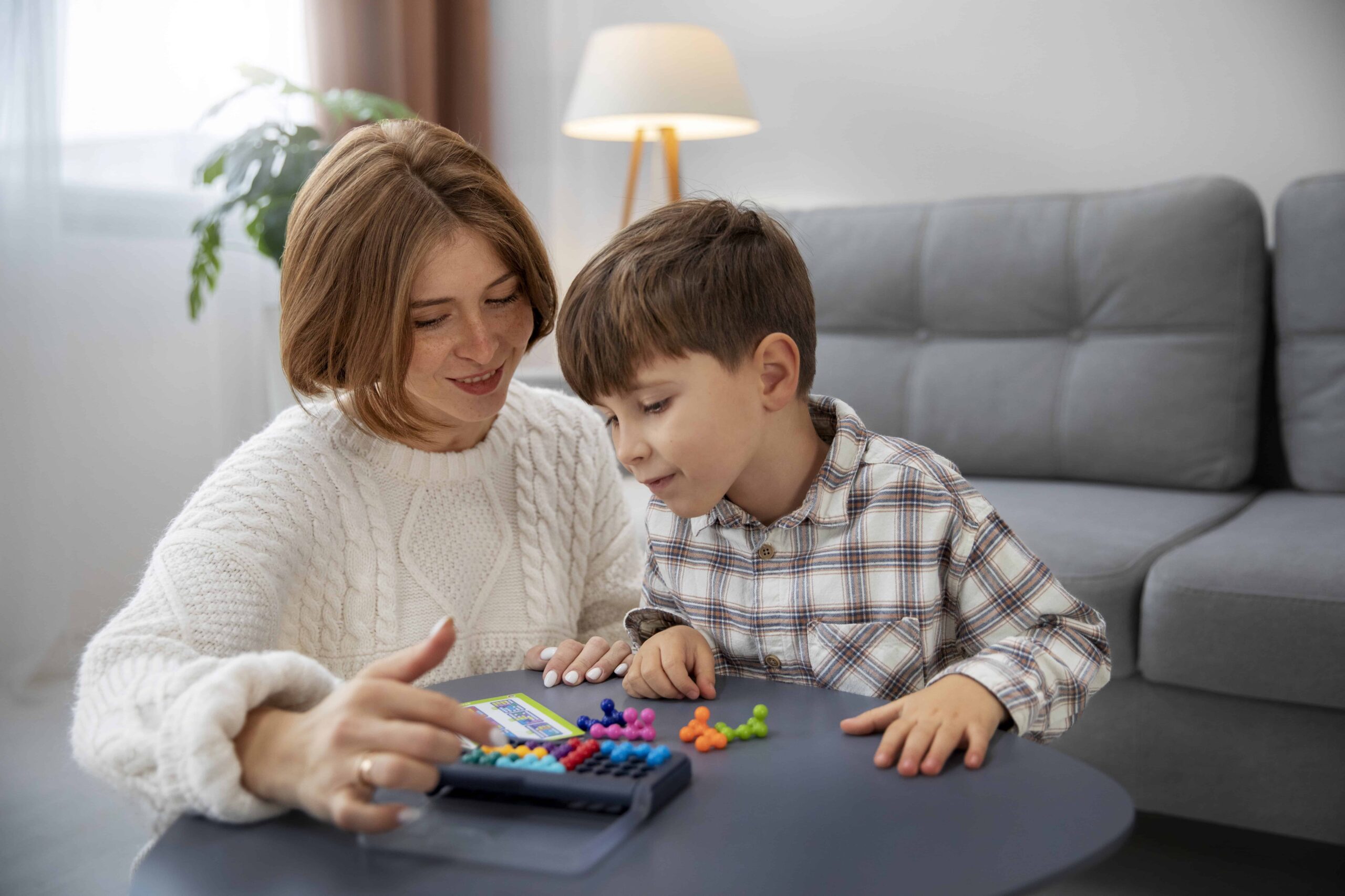 mother-kid-playing-medium-shot (1)